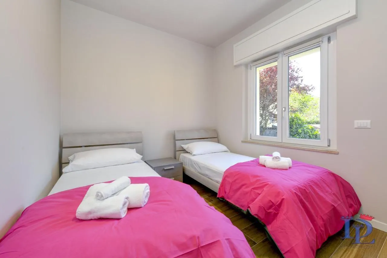 Desenzanoloft Official Partner Marriott Homes & Villas - Cappuccino Apartment Desenzano del Garda 0*,  Italië